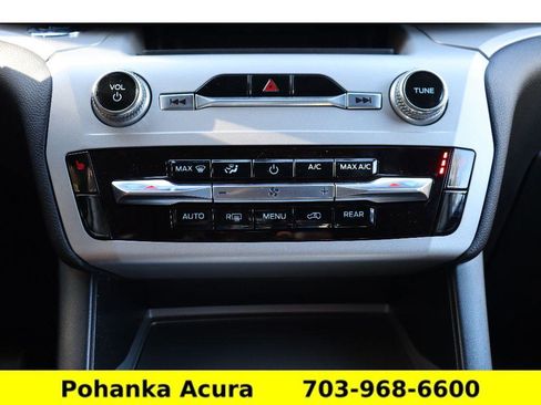 Used 2024 Ford Explorer XLT image 16