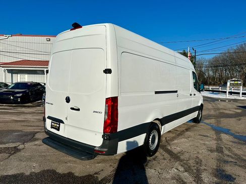 Used 2022 Mercedes-Benz Sprinter 2500 image 6