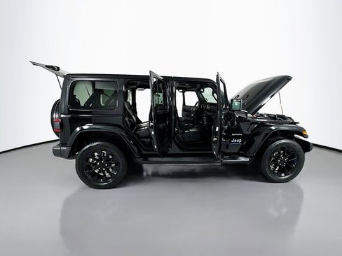 Used 2023 Jeep Wrangler Unlimited Sahara w/ Cold Weather Group image 31