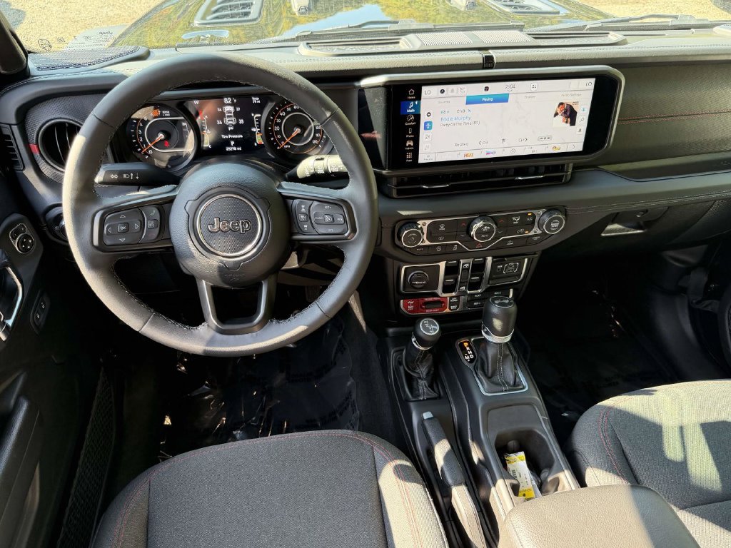 Used 2026 Jeep Wrangler Unlimited Rubicon AWD/4WD image 16