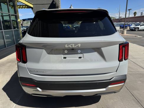 Used 2024 Kia Sorento SX image 13