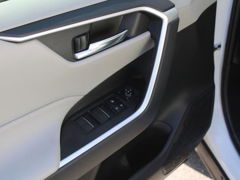 Used 2024 Toyota RAV4 XLE image 18