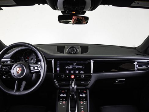 Certified 2025 Porsche Macan image 25