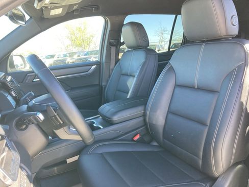 Used 2024 GMC Acadia Elevation image 13