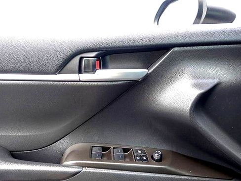Used 2023 Toyota Camry SE FWD image 11
