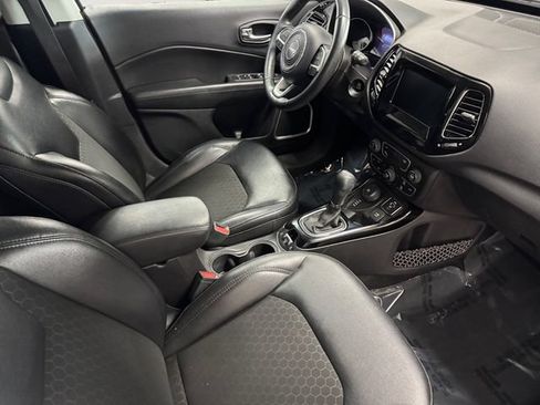 Used 2018 Jeep Compass Latitude w/ Popular Equipment Group AWD/4WD image 4