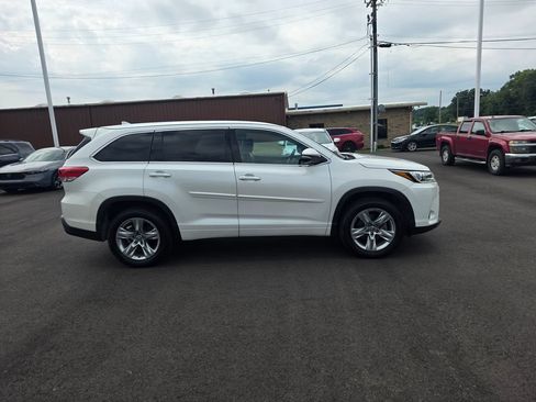 Used 2017 Toyota Highlander Limited w/ Protection Package #3 FWD image 2