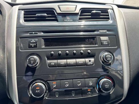 Used 2014 Nissan Altima 2.5 S FWD image 38