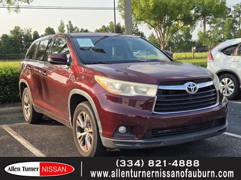 Used 2014 Toyota Highlander Plus FWD image 1
