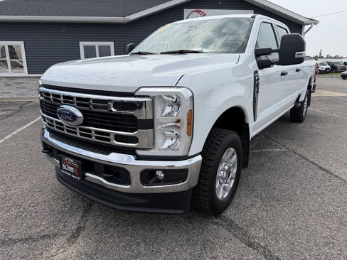 Used 2024 Ford F350 XLT AWD/4WD image 11