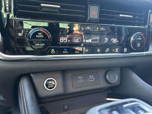 Used 2023 Nissan Rogue Platinum w/ Platinum Premium Package image 24