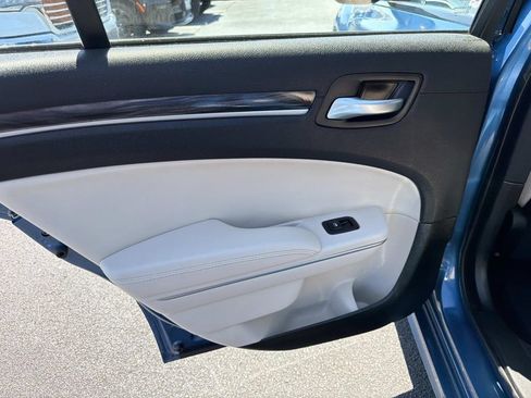 Used 2022 Chrysler 300 Touring L RWD image 13