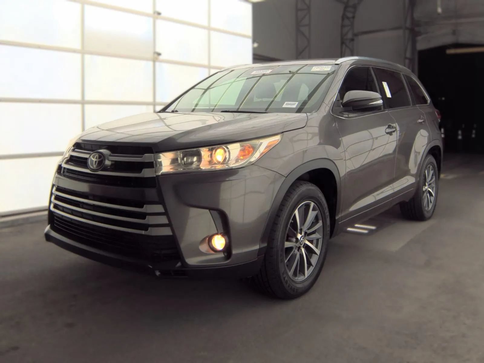 Used 2017 Toyota Highlander XLE w/ Carpet Mat Package FWD image 1