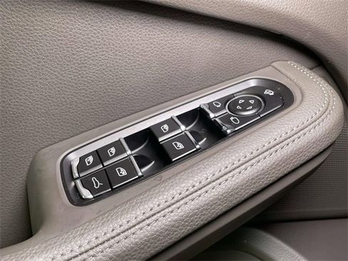 Used 2025 Porsche Macan image 39