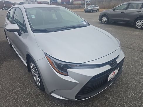 Used 2026 Toyota Corolla LE image 3