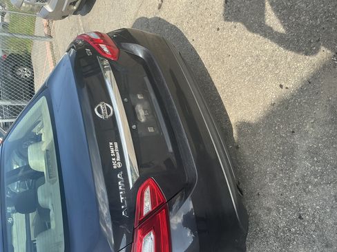 Used 2016 Nissan Altima 2.5 SV w/ Convenience Package FWD image 8