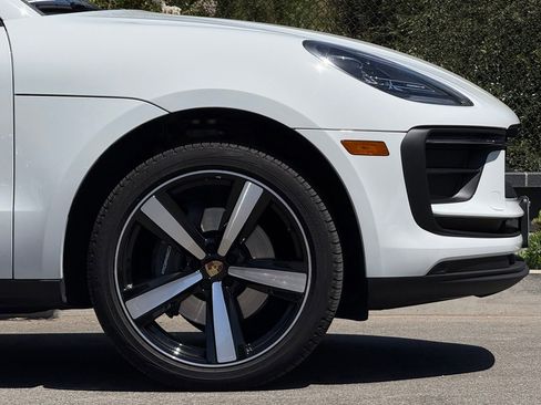 Used 2026 Porsche Macan AWD/4WD image 12