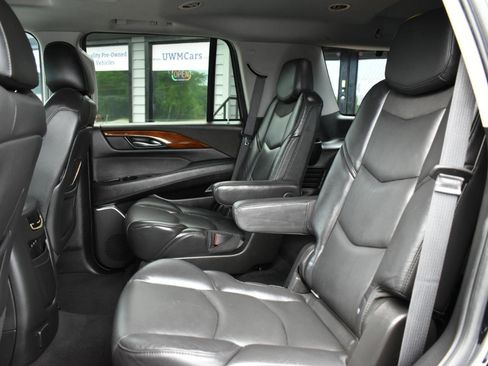 Used 2019 Cadillac Escalade Premium Luxury RWD image 26