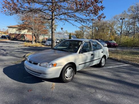 Used 2000 Toyota Corolla CE image 2