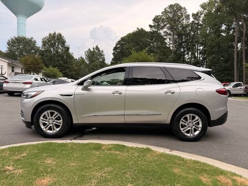 Used 2020 Buick Enclave Essence FWD image 4