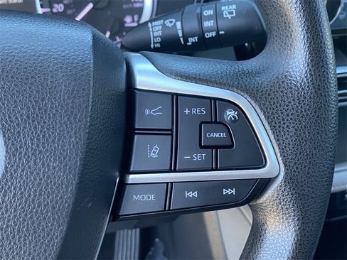 Certified 2023 Toyota Highlander L image 25