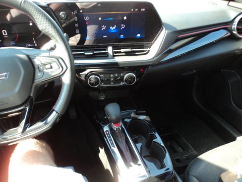 Used 2025 Chevrolet Trax RS w/ Sunroof Package image 13