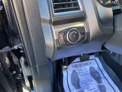 Used 2018 Ford Explorer XLT image 44