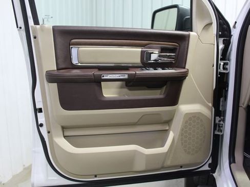 Used 2017 RAM 1500 Laramie RWD image 9