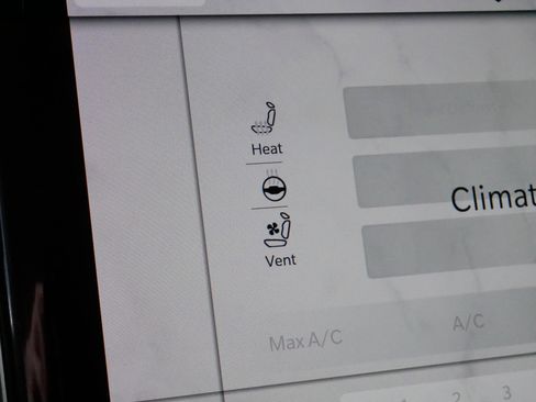 Used 2023 Jeep Grand Cherokee Limited w/ Luxury Tech Group II image 29