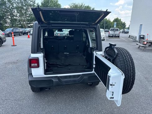 Used 2024 Jeep Wrangler Unlimited Sport AWD/4WD image 10