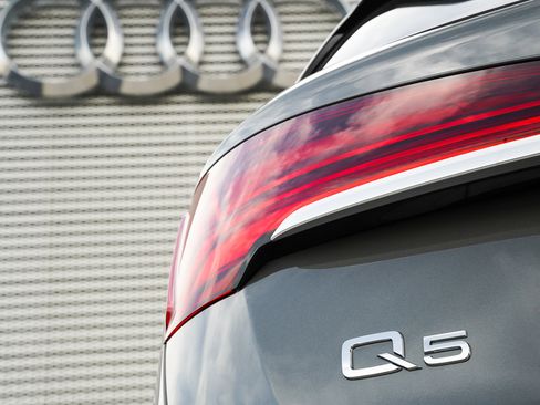 Certified 2024 Audi Q5 e Premium Plus image 26