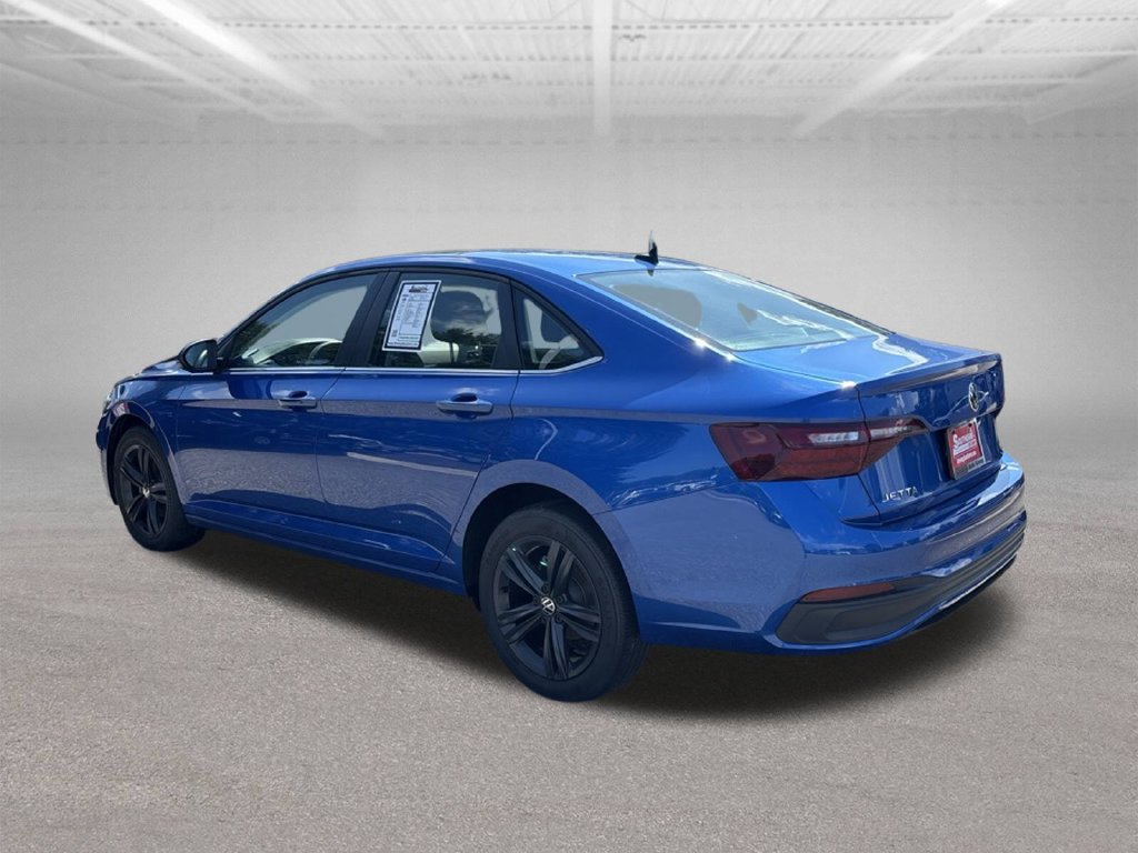 Used 2023 Volkswagen Jetta SE FWD image 4
