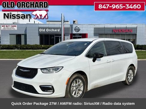 Used 2024 Chrysler Pacifica Touring FWD image 1