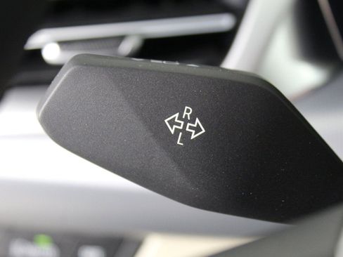 Used 2025 BMW X1 xDrive28i w/ Convenience Package image 34