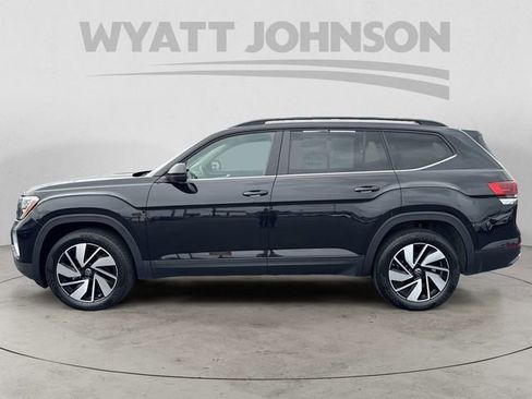Used 2025 Volkswagen Atlas SE image 2