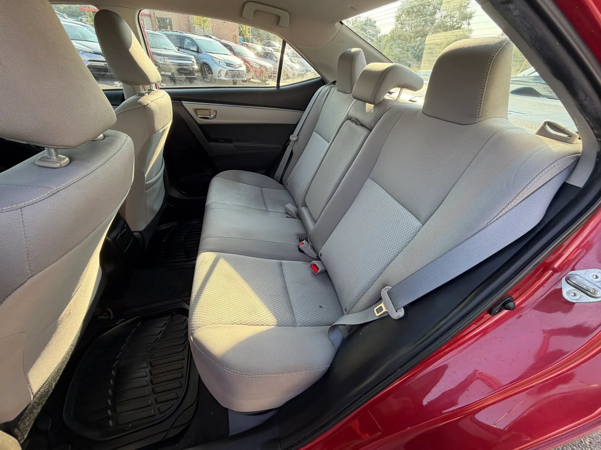 Used 2015 Toyota Corolla LE FWD image 18