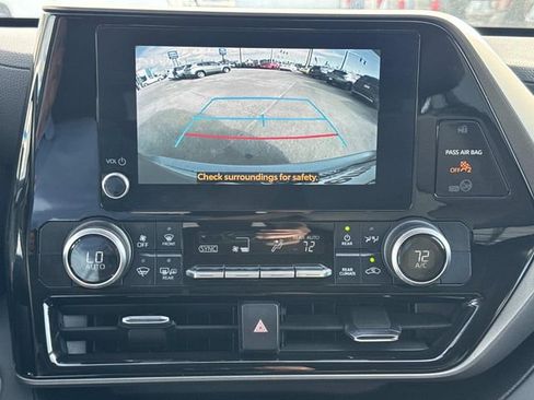 Used 2023 Toyota Highlander LE image 18