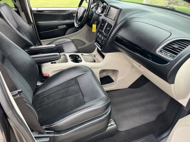 Used 2018 Dodge Grand Caravan SXT FWD image 6