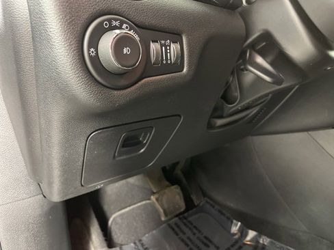 Used 2021 Jeep Cherokee Latitude Plus image 26