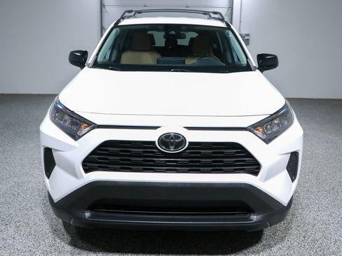 Used 2020 Toyota RAV4 LE FWD image 4