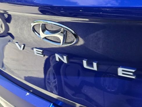 Used 2023 Hyundai Venue Limited FWD image 10