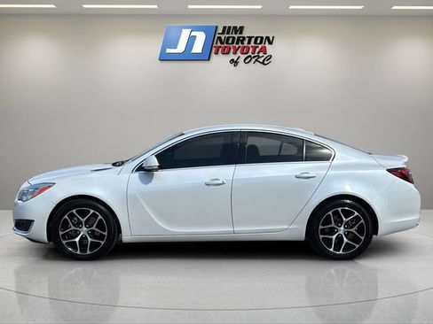 Used 2017 Buick Regal Sport Touring FWD image 8