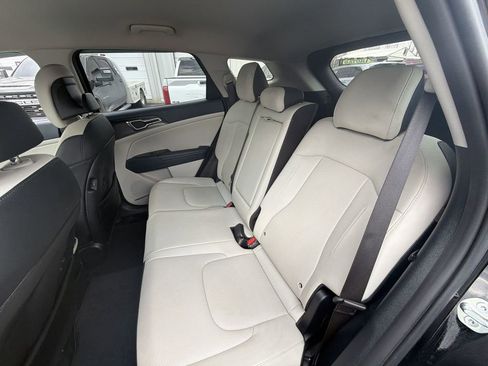 Used 2024 Kia Sportage EX image 29
