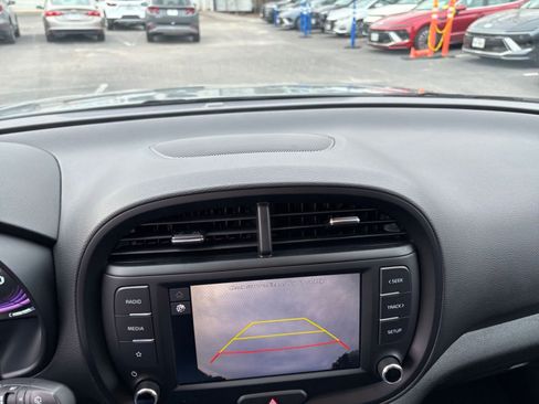 Used 2025 Kia Soul LX w/ LX Technology Package image 17