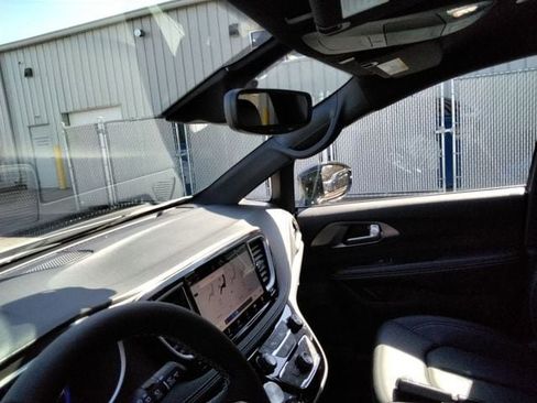 New 2026 Chrysler Pacifica Select AWD/4WD image 24