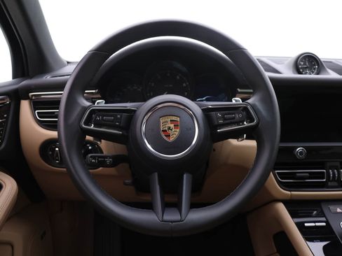 Used 2025 Porsche Macan image 23
