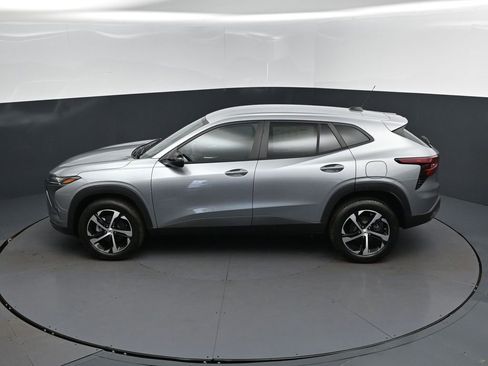 New 2026 Chevrolet Trax RS FWD image 32