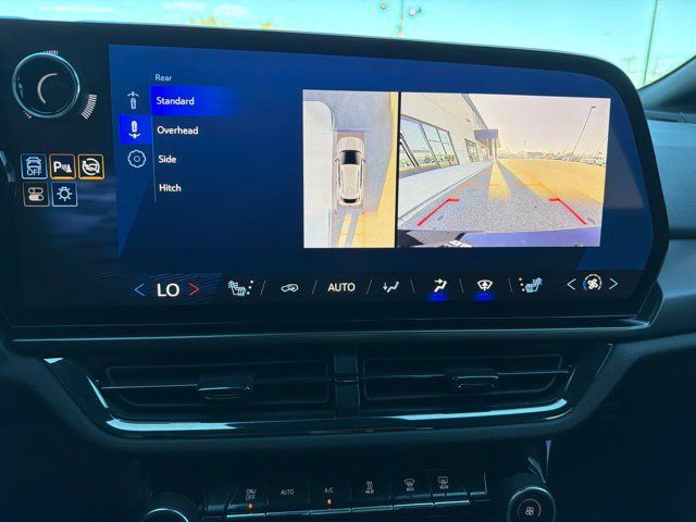 Used 2024 Chevrolet Equinox EV RS FWD image 26