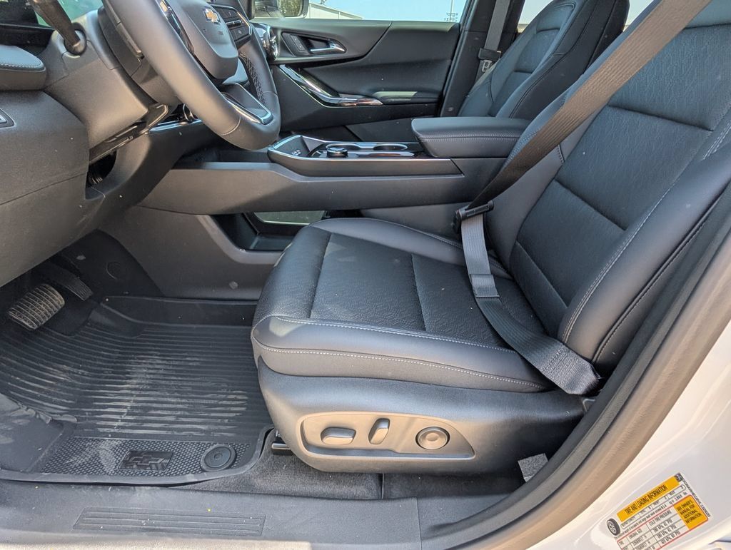 New 2027 Chevrolet Equinox LT w/ Convenience Package II FWD image 9