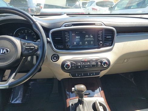 Used 2017 Kia Sorento EX image 5